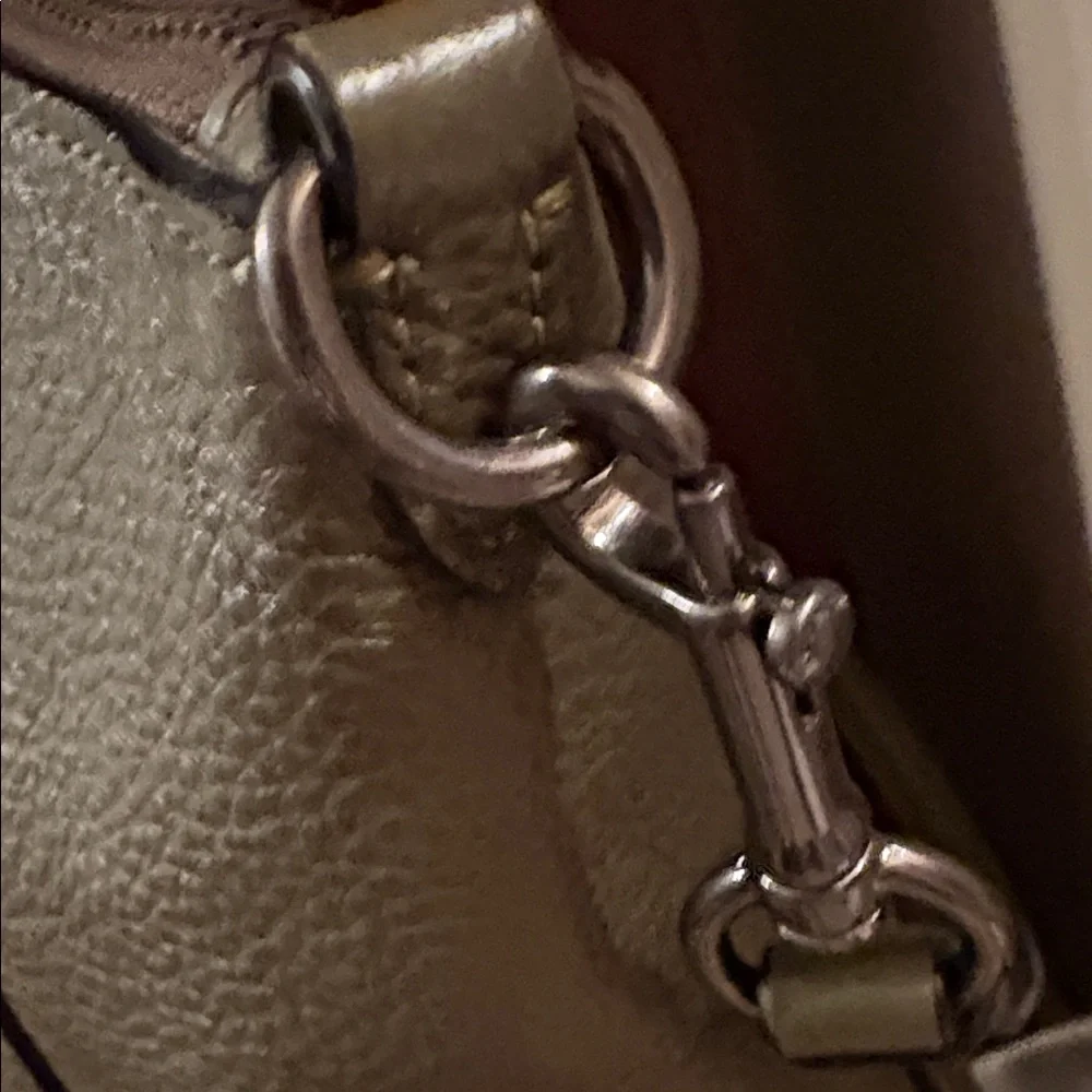 Coach Prairie Olive Green Pebbled Leather Shoulder Tote M2054-79997 - Picture 5 of 13